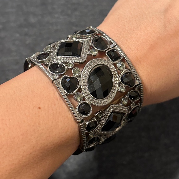 Jewelry - Women’s Geometric Gemstone Stretchy Elegant Bracelet, Black & Silver, OS